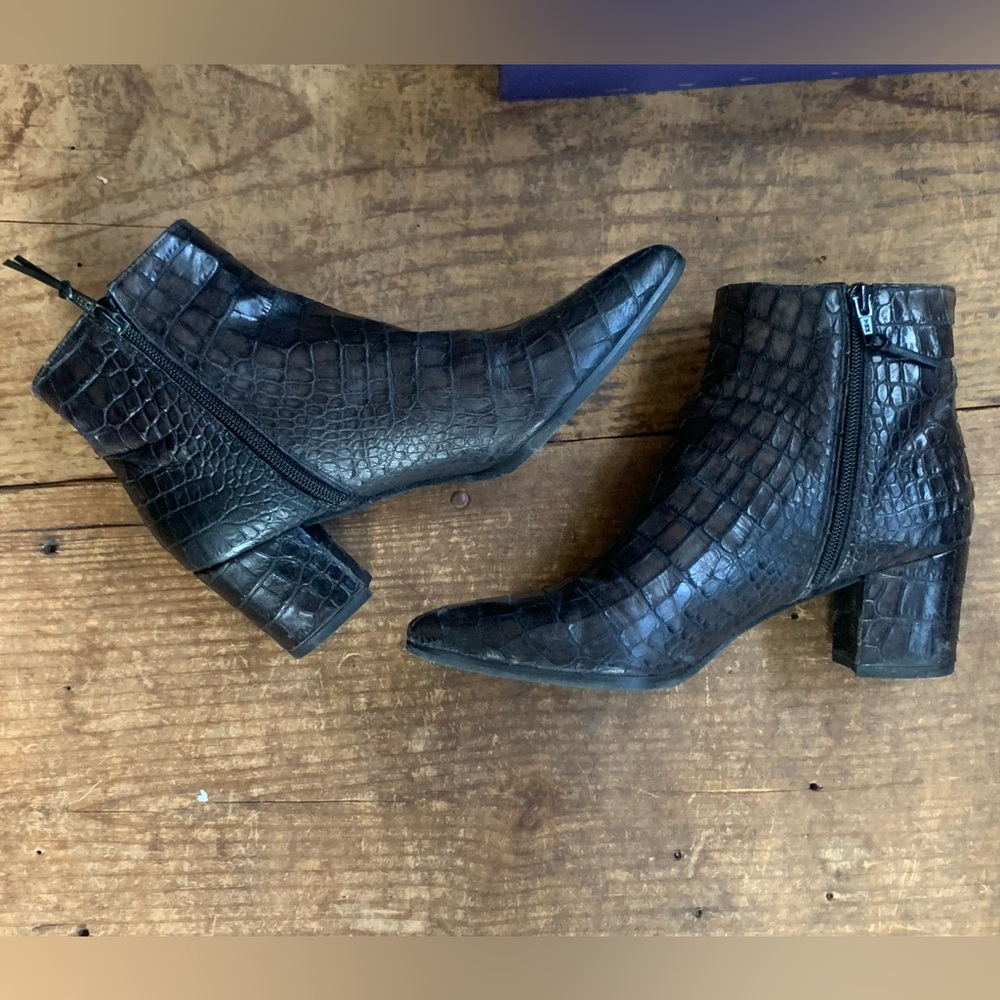 Stuart Weitzman Zepher Croc-Embossed Ankle Boot 7.5 - Picture 5 of 6